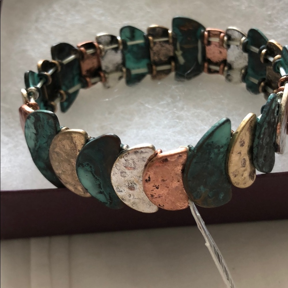 Beautiful NWT bracelet Periwinkle by Barlow